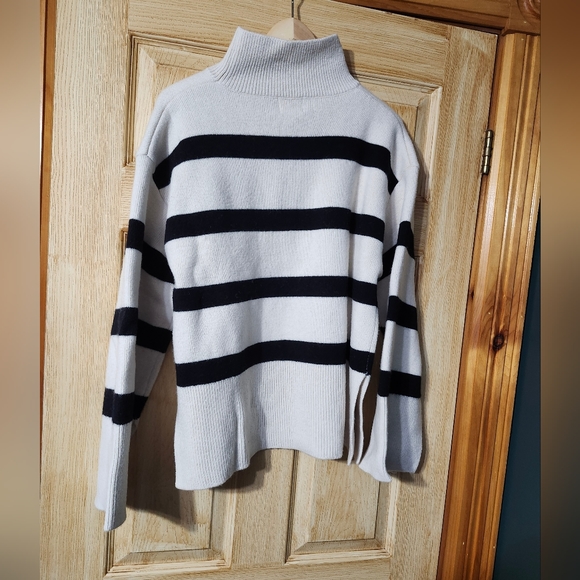 H&M Oversized Mock-turtleneck Sweater - Picture 8 of 8